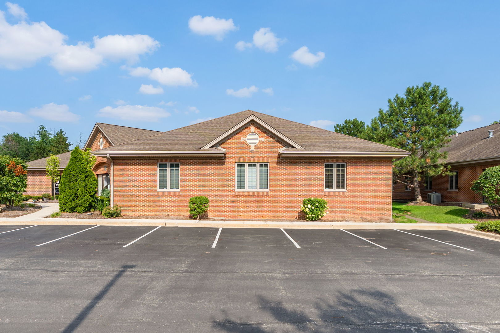 6803 Kingery Highway, Willowbrook, IL 60527