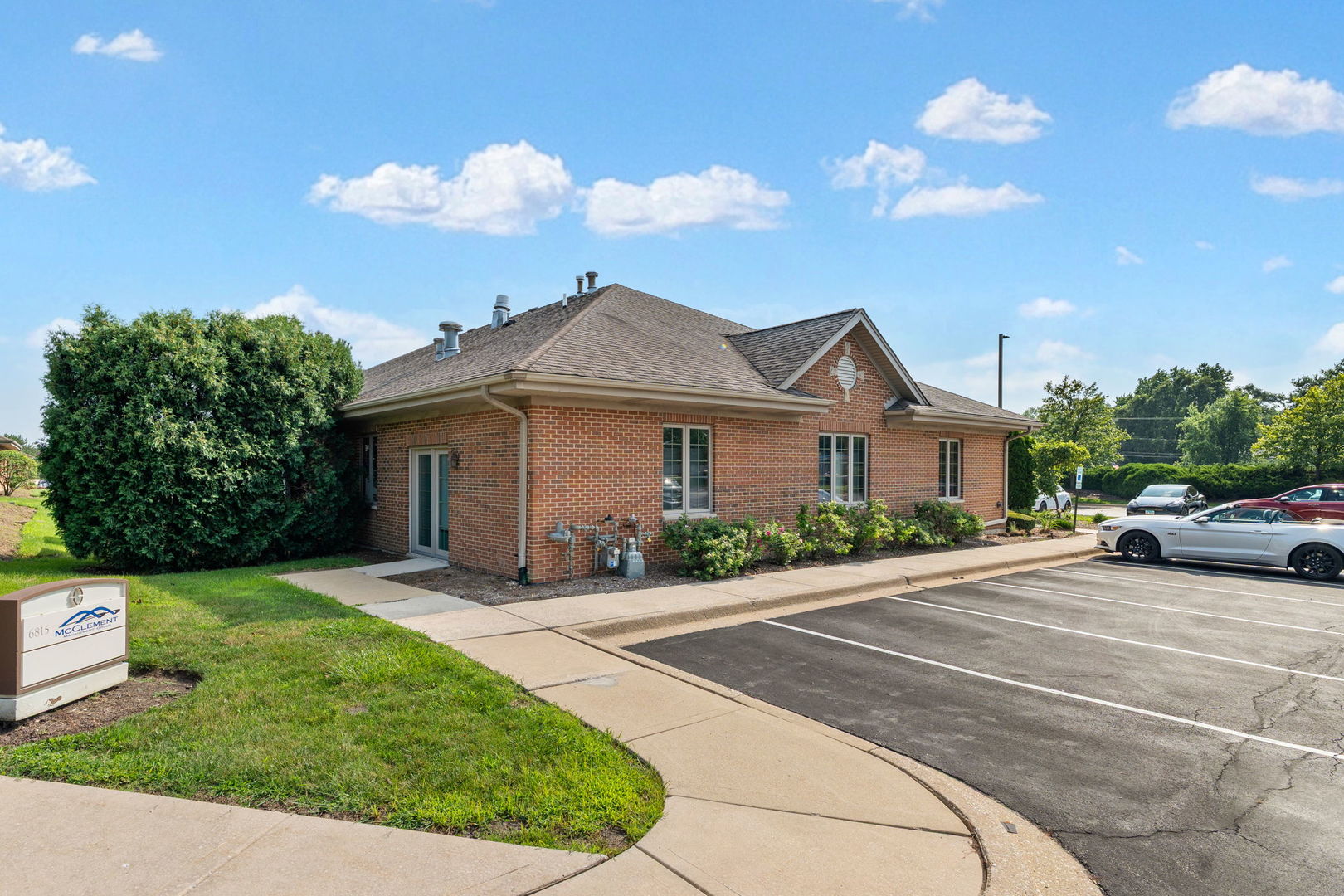 6803 Kingery Highway, Willowbrook, IL 60527