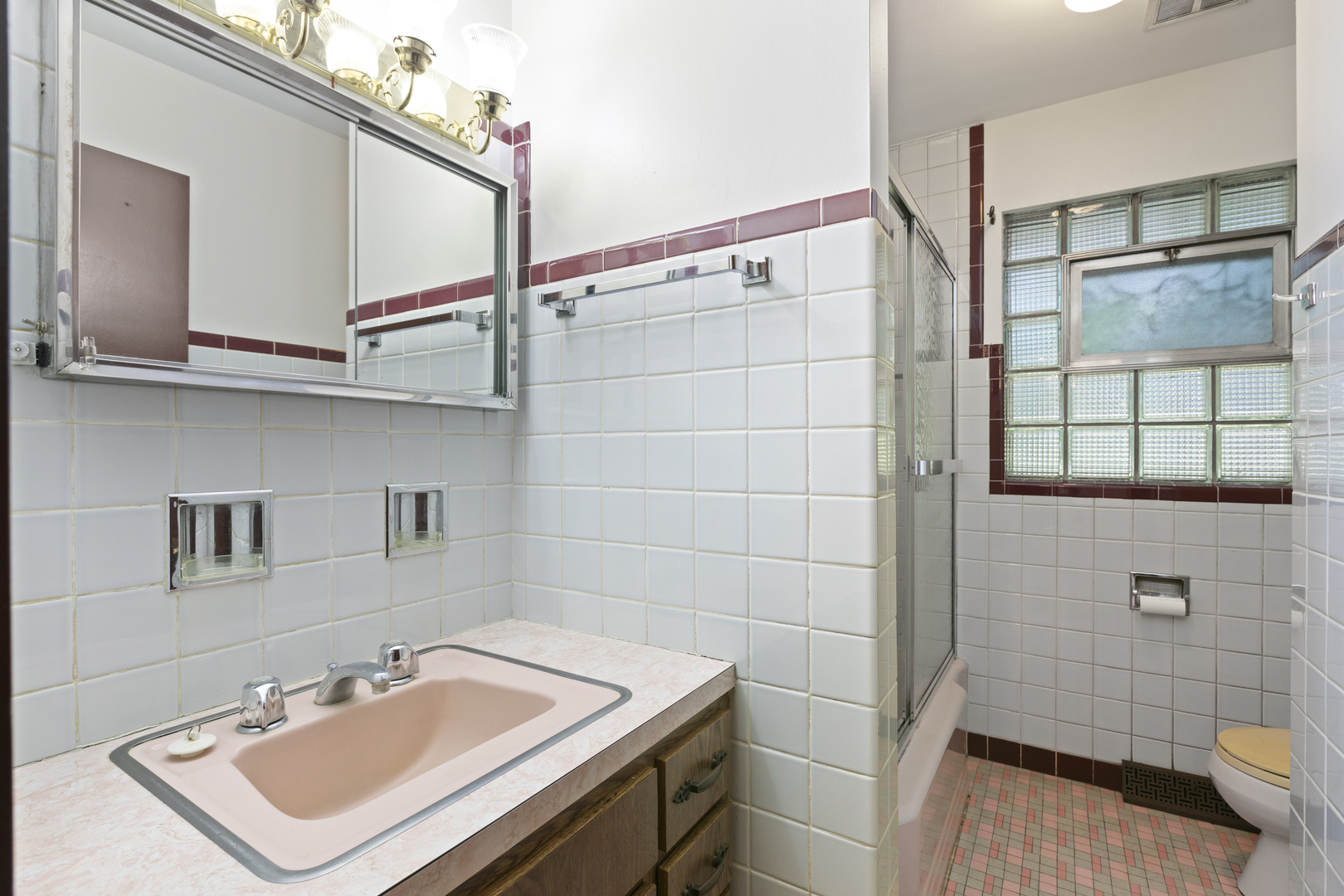 381 W Exchange Street, Crete, IL 60417