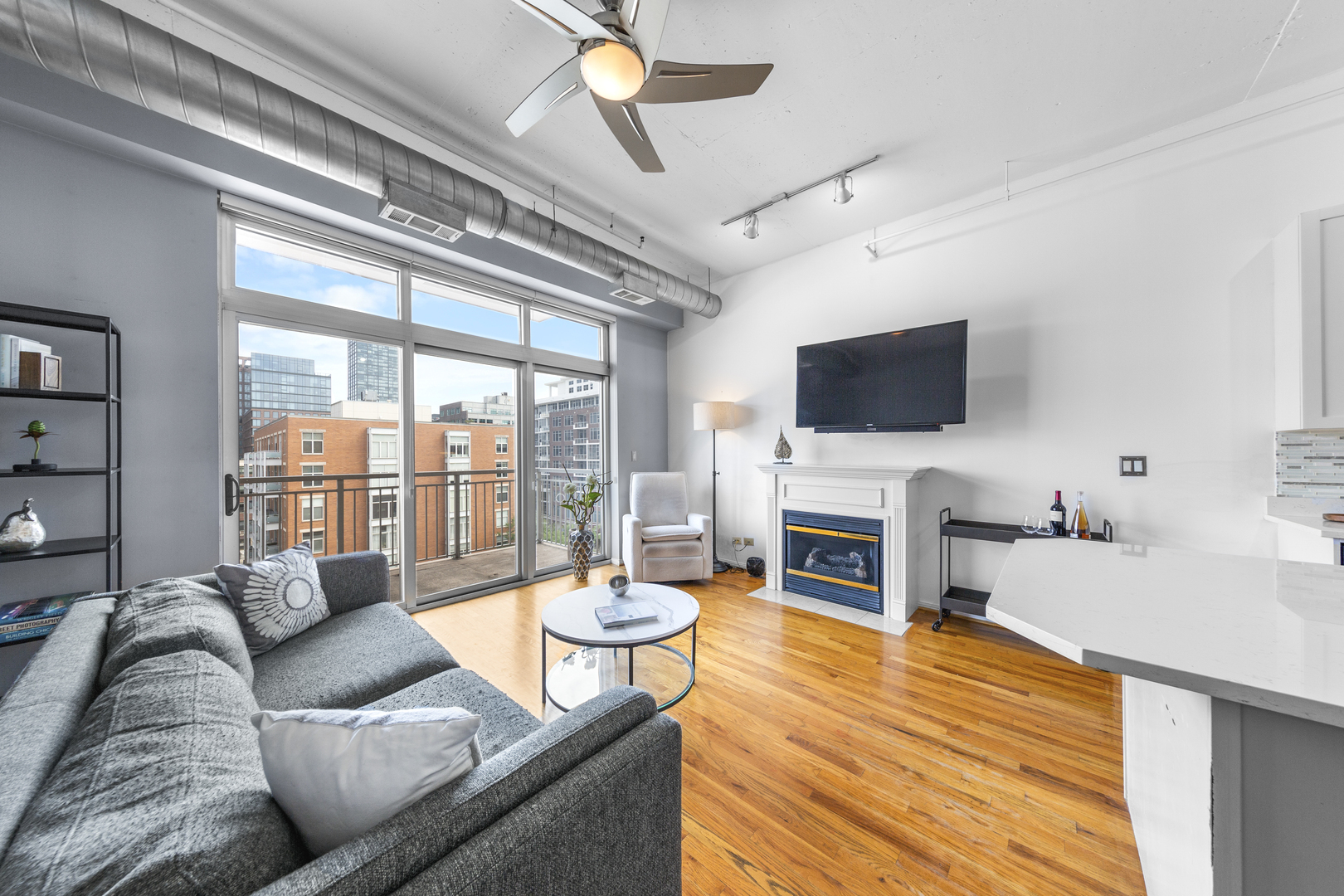 950 W MONROE Street #616, Chicago, IL 60607