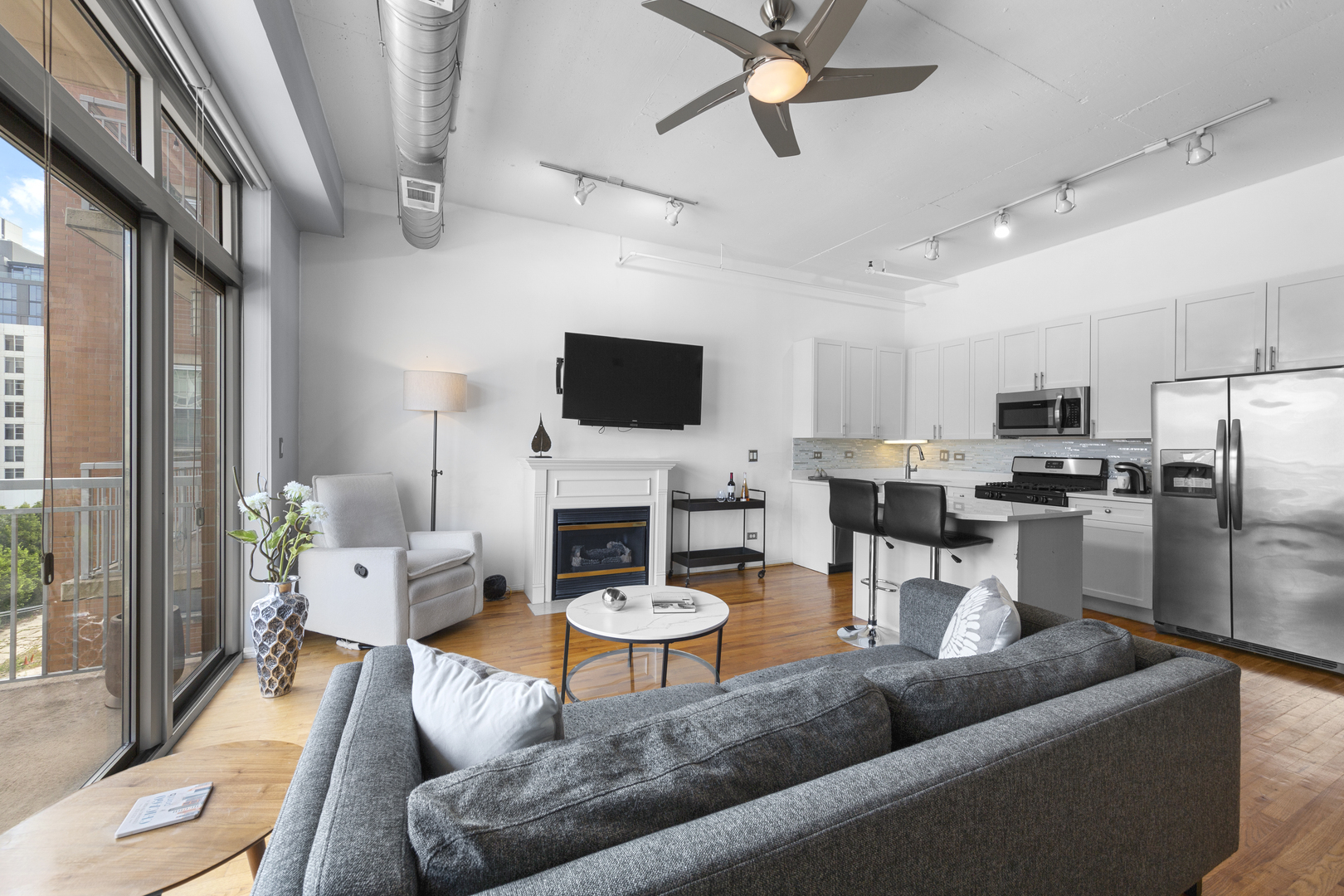 950 W MONROE Street #616, Chicago, IL 60607