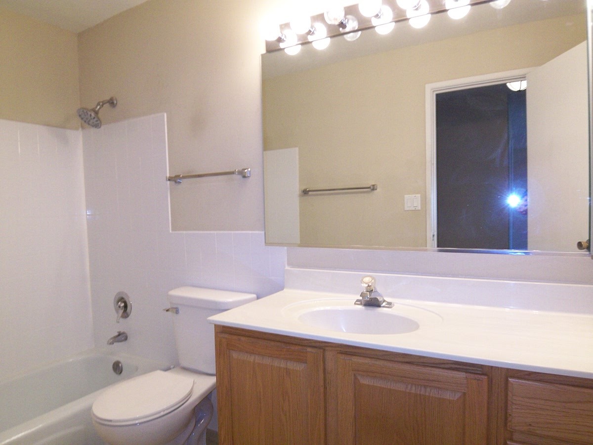 1227 S Old Wilke Road #306, Arlington Heights, IL 60005