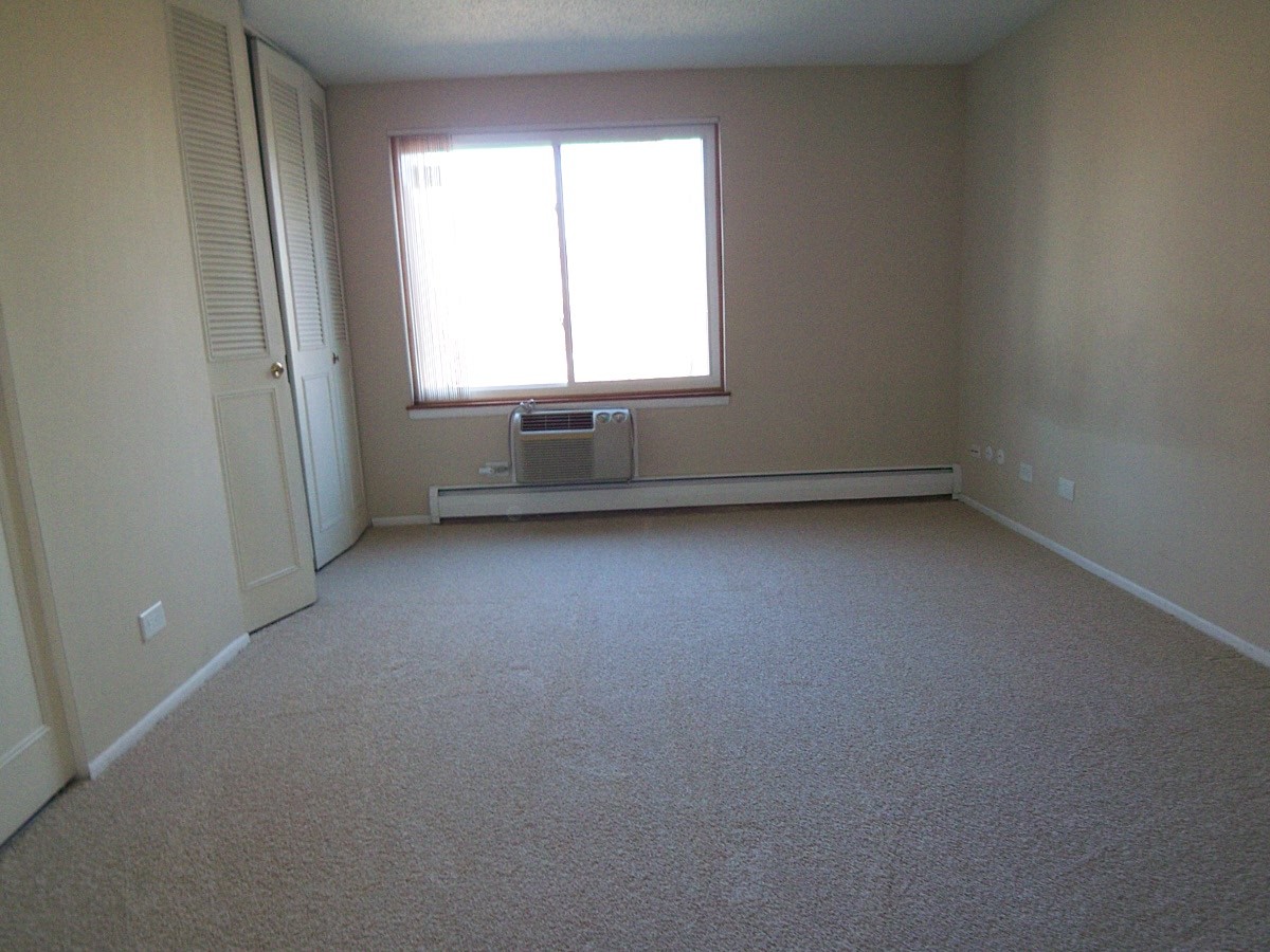 1227 S Old Wilke Road #306, Arlington Heights, IL 60005