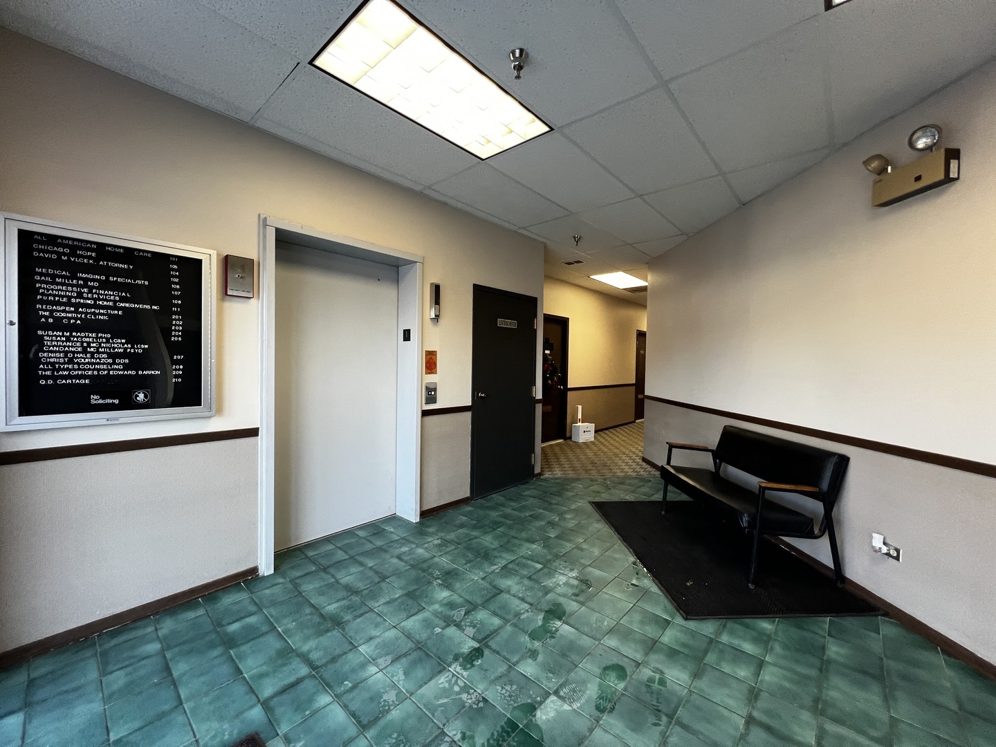 9944 S ROBERTS Road #107, Palos Hills, IL 60465