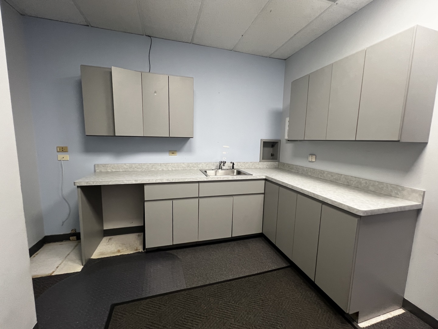 9944 S ROBERTS Road #107, Palos Hills, IL 60465