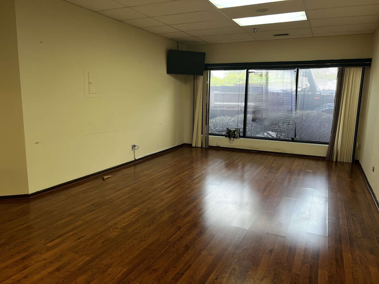 9944 S ROBERTS Road #107, Palos Hills, IL 60465