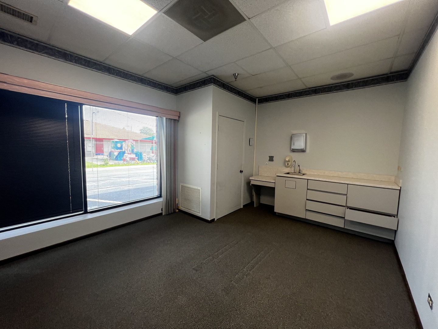 9944 S ROBERTS Road #107, Palos Hills, IL 60465
