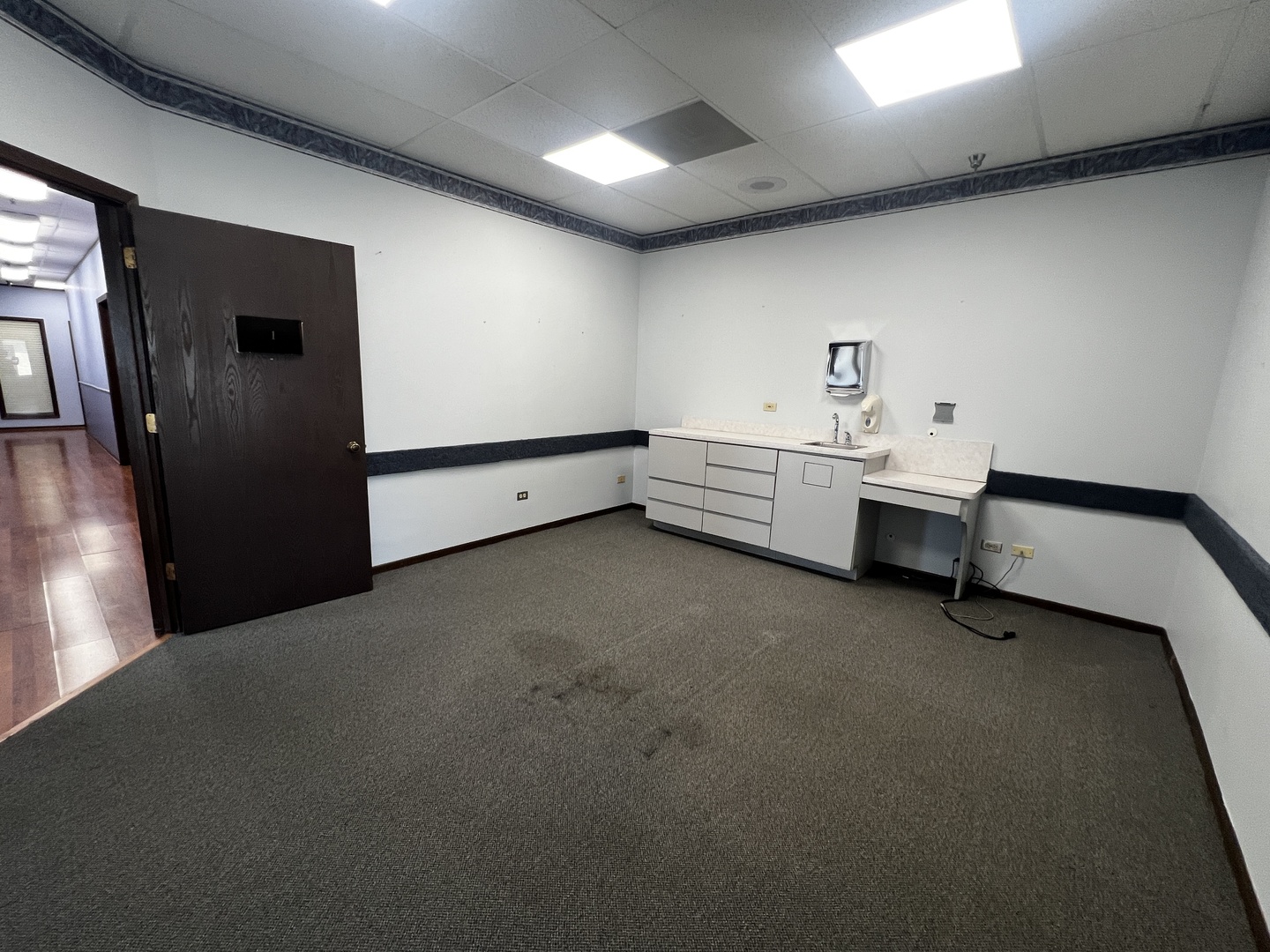 9944 S ROBERTS Road #107, Palos Hills, IL 60465