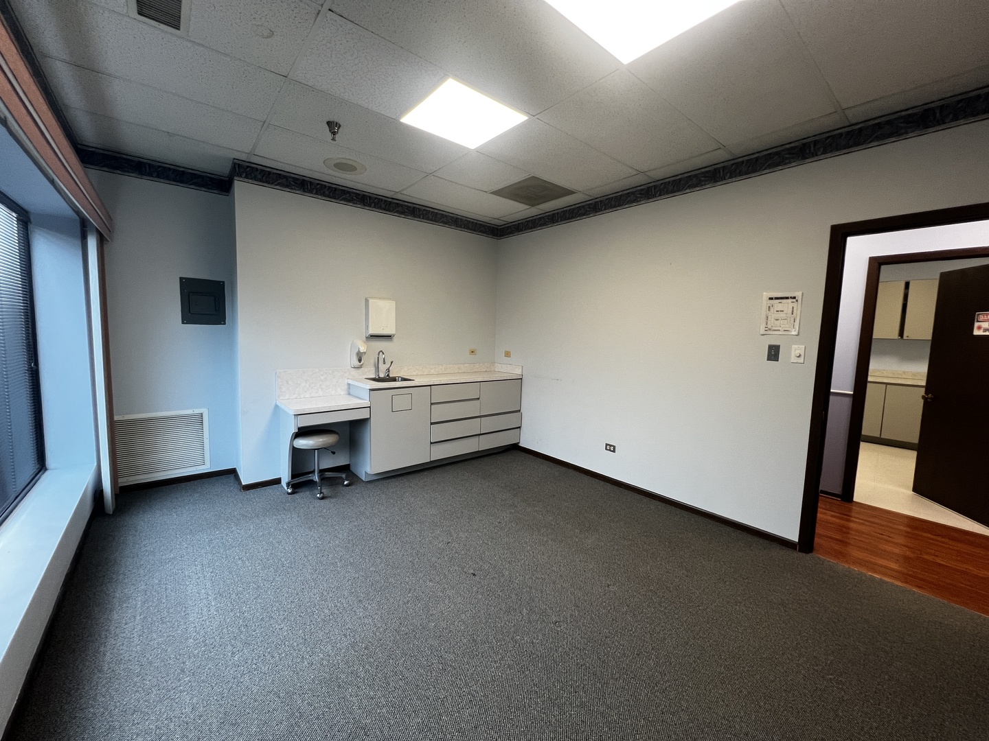 9944 S ROBERTS Road #107, Palos Hills, IL 60465