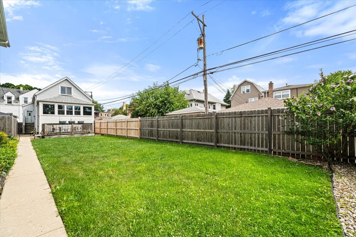 4314 W Henderson Street, Chicago, IL 60641