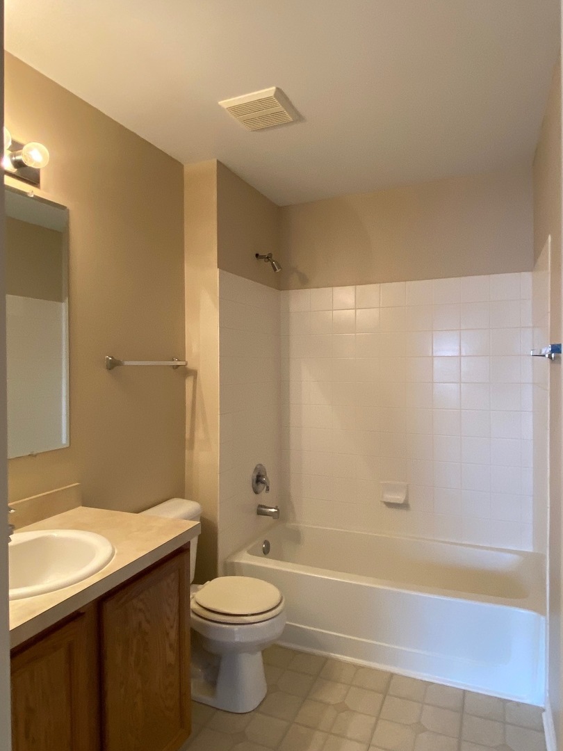 2297 GEORGETOWN Circle #2297, Aurora, IL 60503