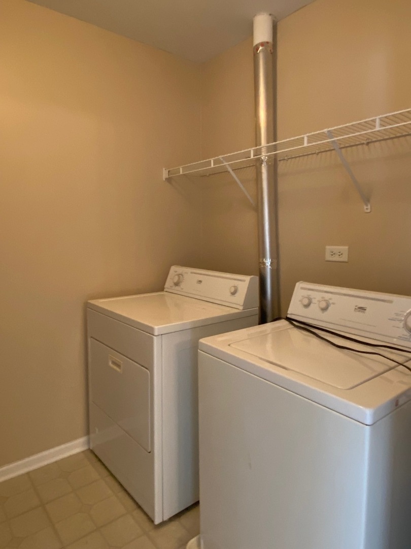 2297 GEORGETOWN Circle #2297, Aurora, IL 60503
