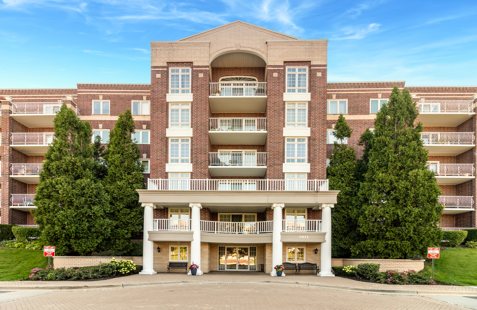 7071 W Touhy Avenue #307, Niles, IL 60714