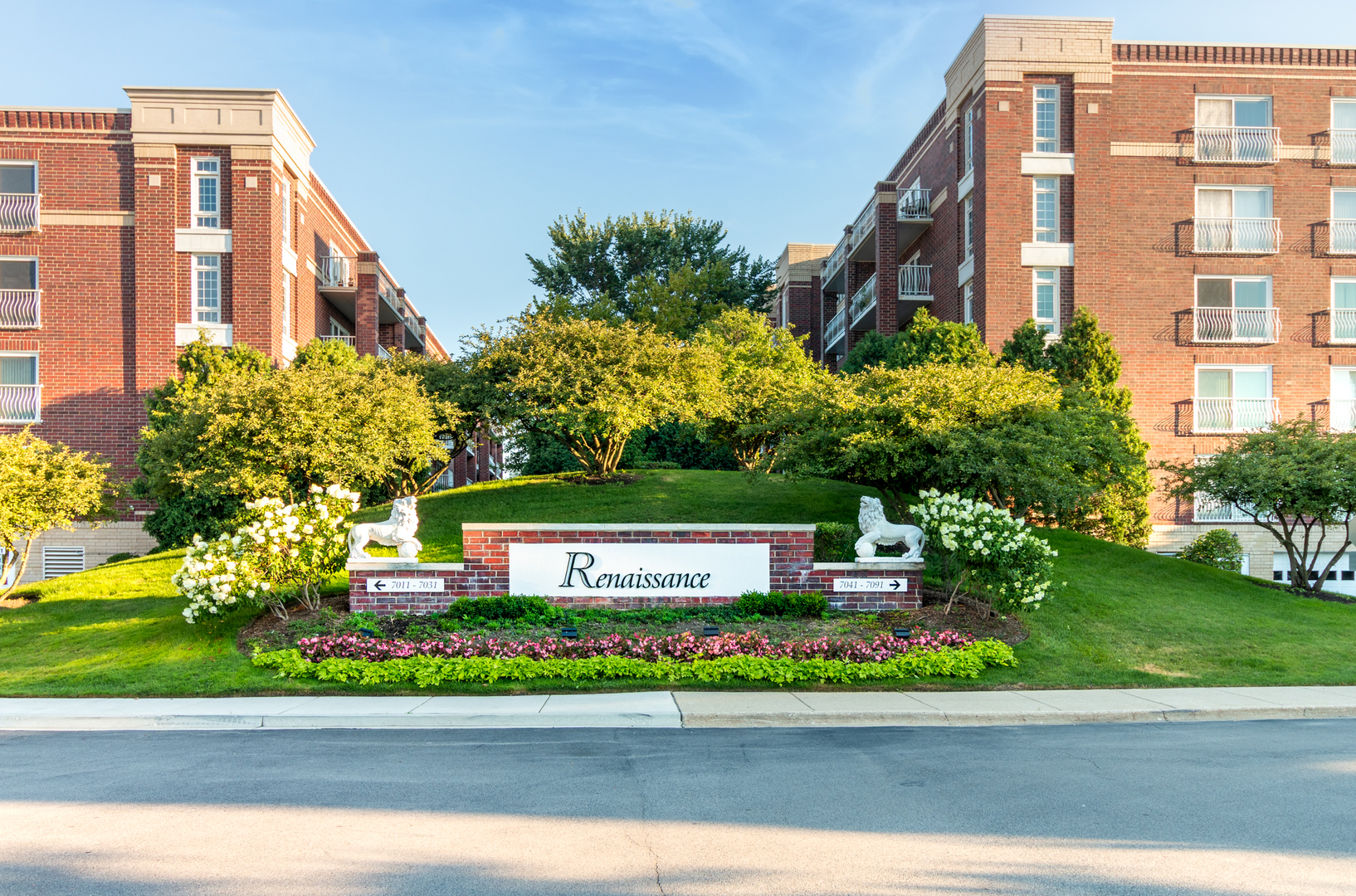 7071 W Touhy Avenue #307, Niles, IL 60714
