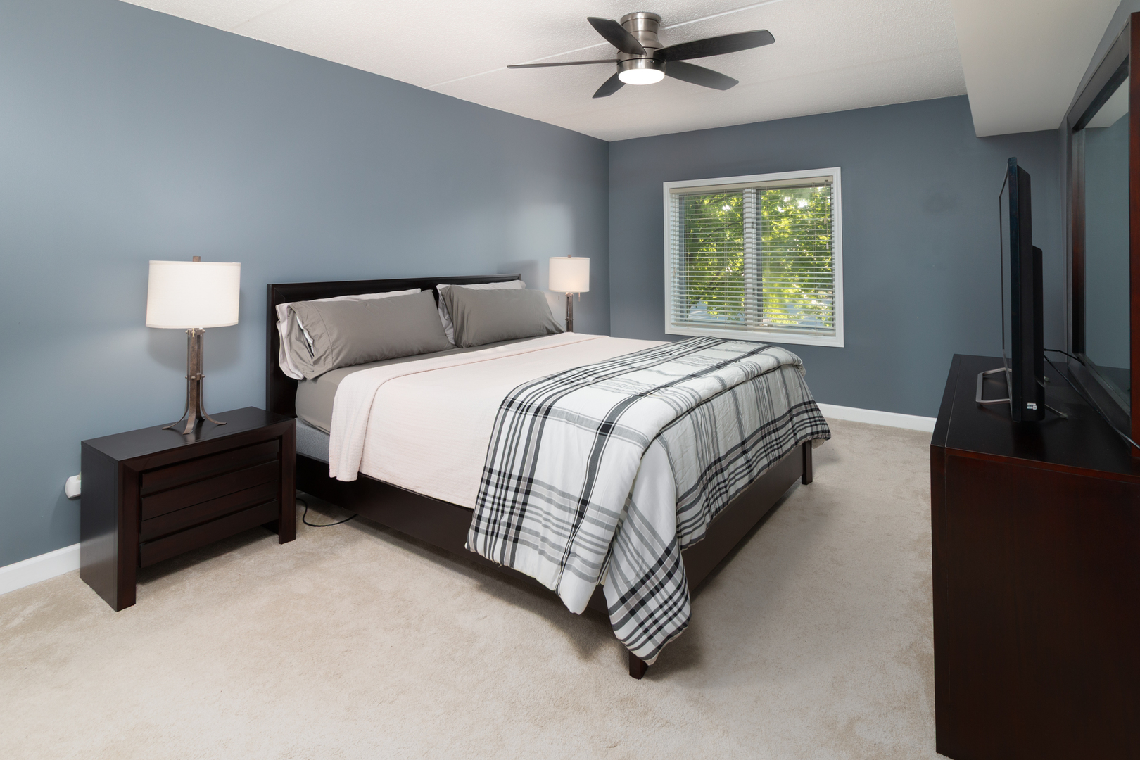 7071 W Touhy Avenue #307, Niles, IL 60714