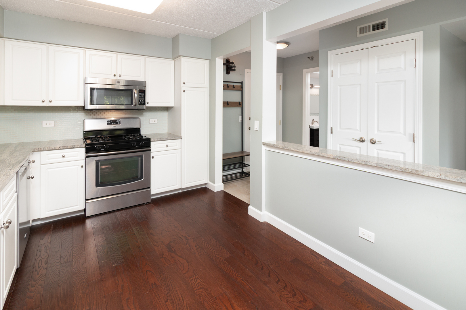 7071 W Touhy Avenue #307, Niles, IL 60714