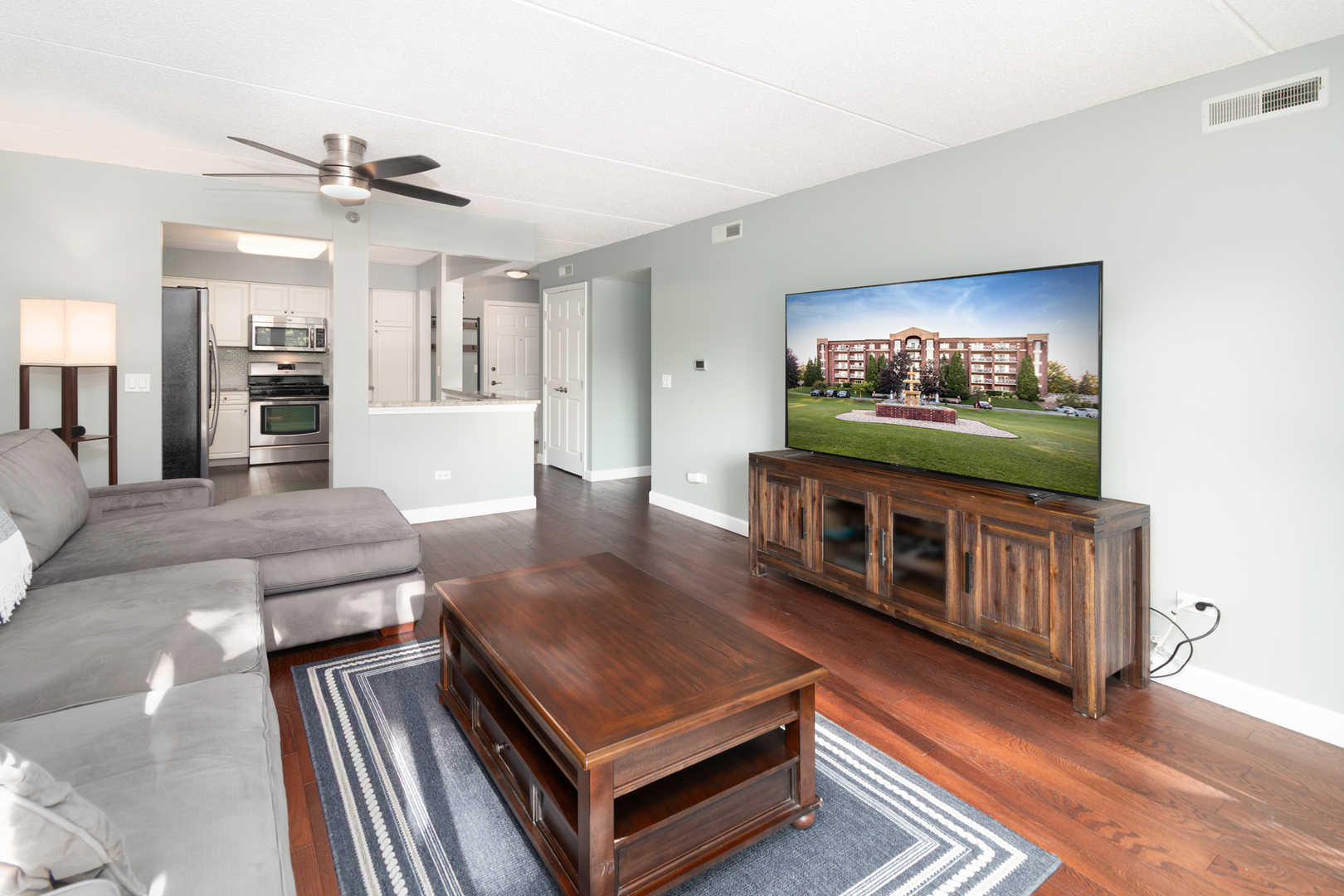 7071 W Touhy Avenue #307, Niles, IL 60714