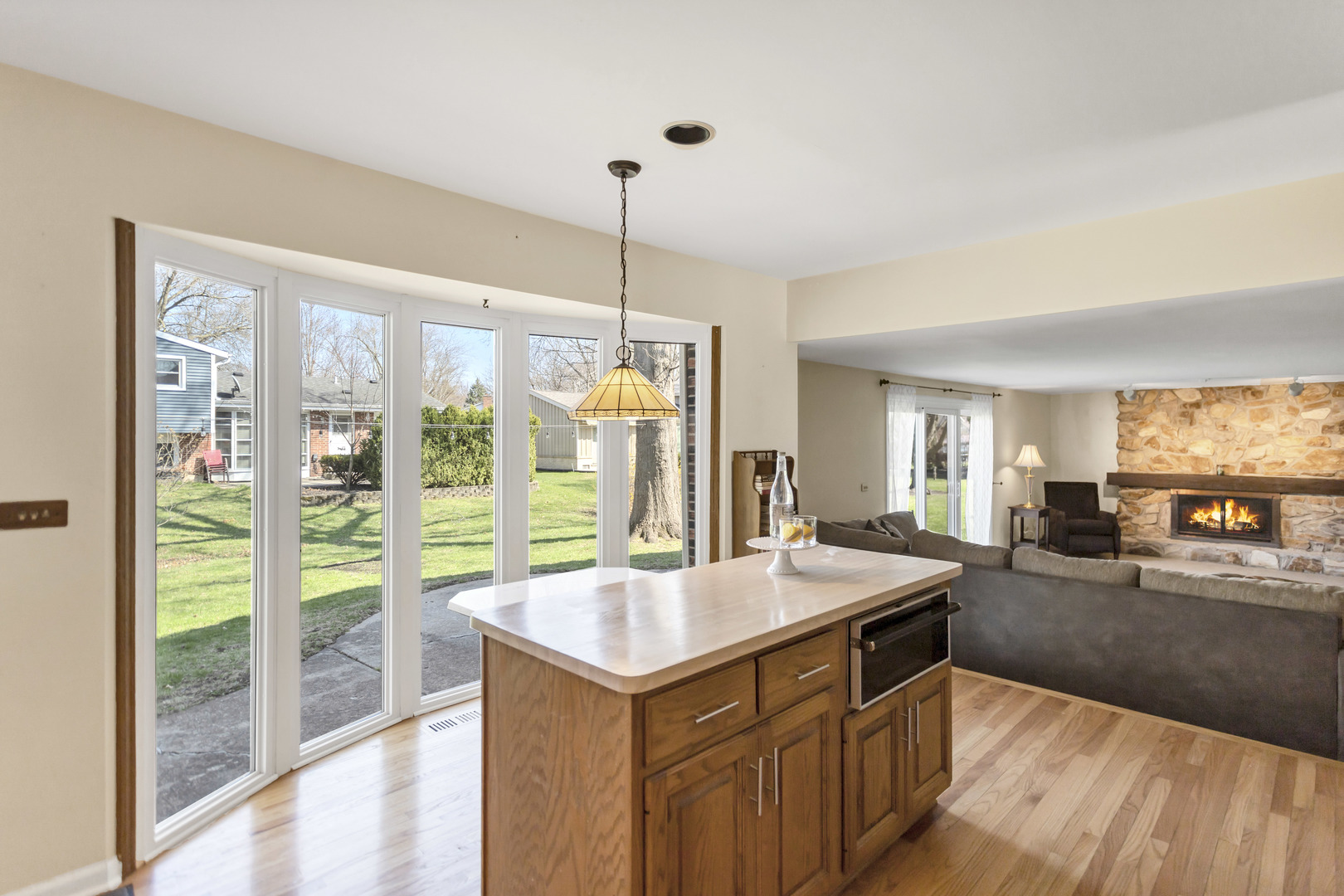 915 N Saratoga Drive, Palatine, IL 60074