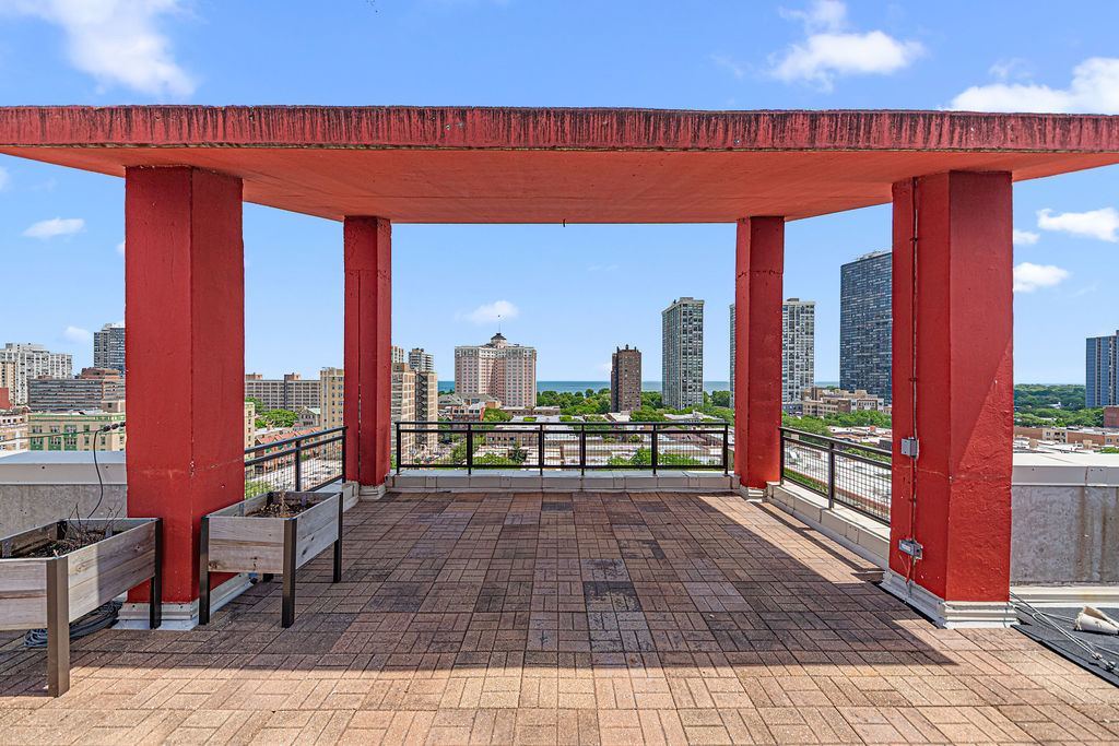1122 W Catalpa Avenue #703, Chicago, IL 60640