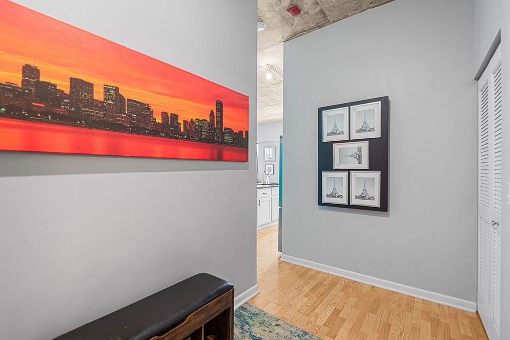 1122 W Catalpa Avenue #703, Chicago, IL 60640