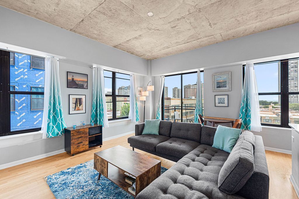 1122 W Catalpa Avenue #703, Chicago, IL 60640