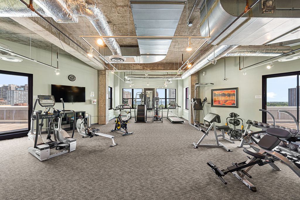 1122 W Catalpa Avenue #703, Chicago, IL 60640