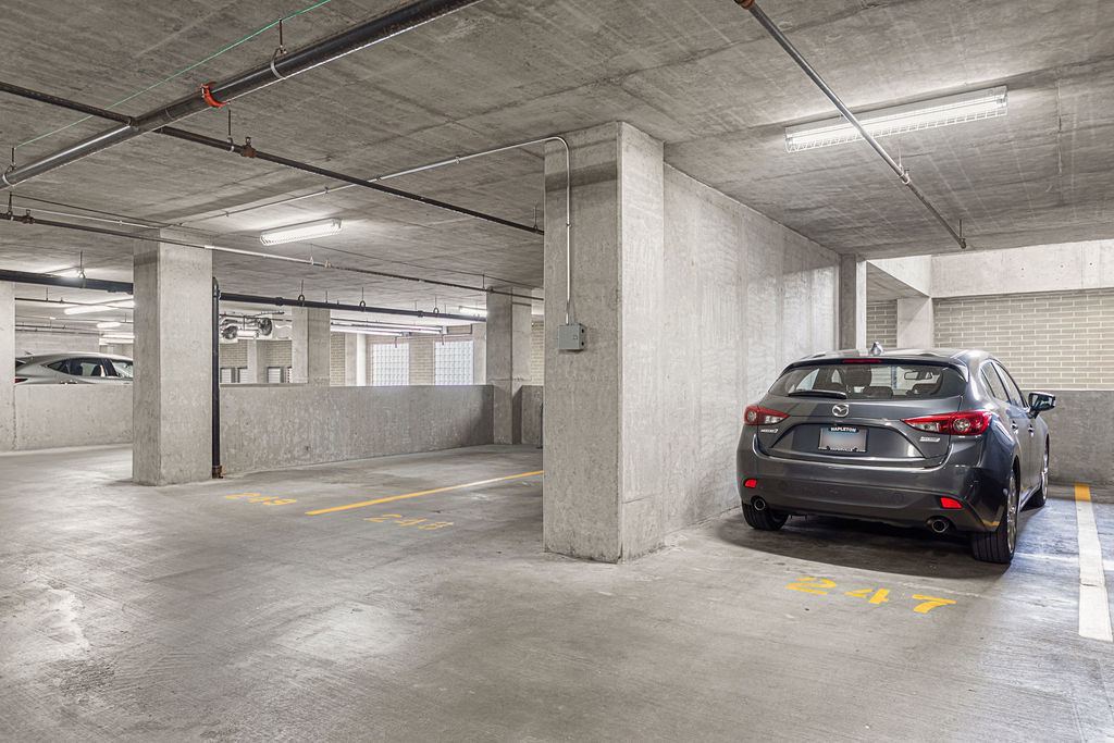 1122 W Catalpa Avenue #703, Chicago, IL 60640