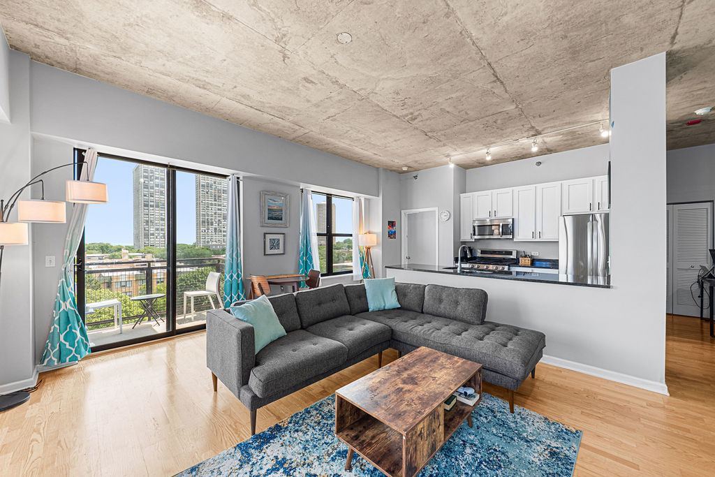 1122 W Catalpa Avenue #703, Chicago, IL 60640