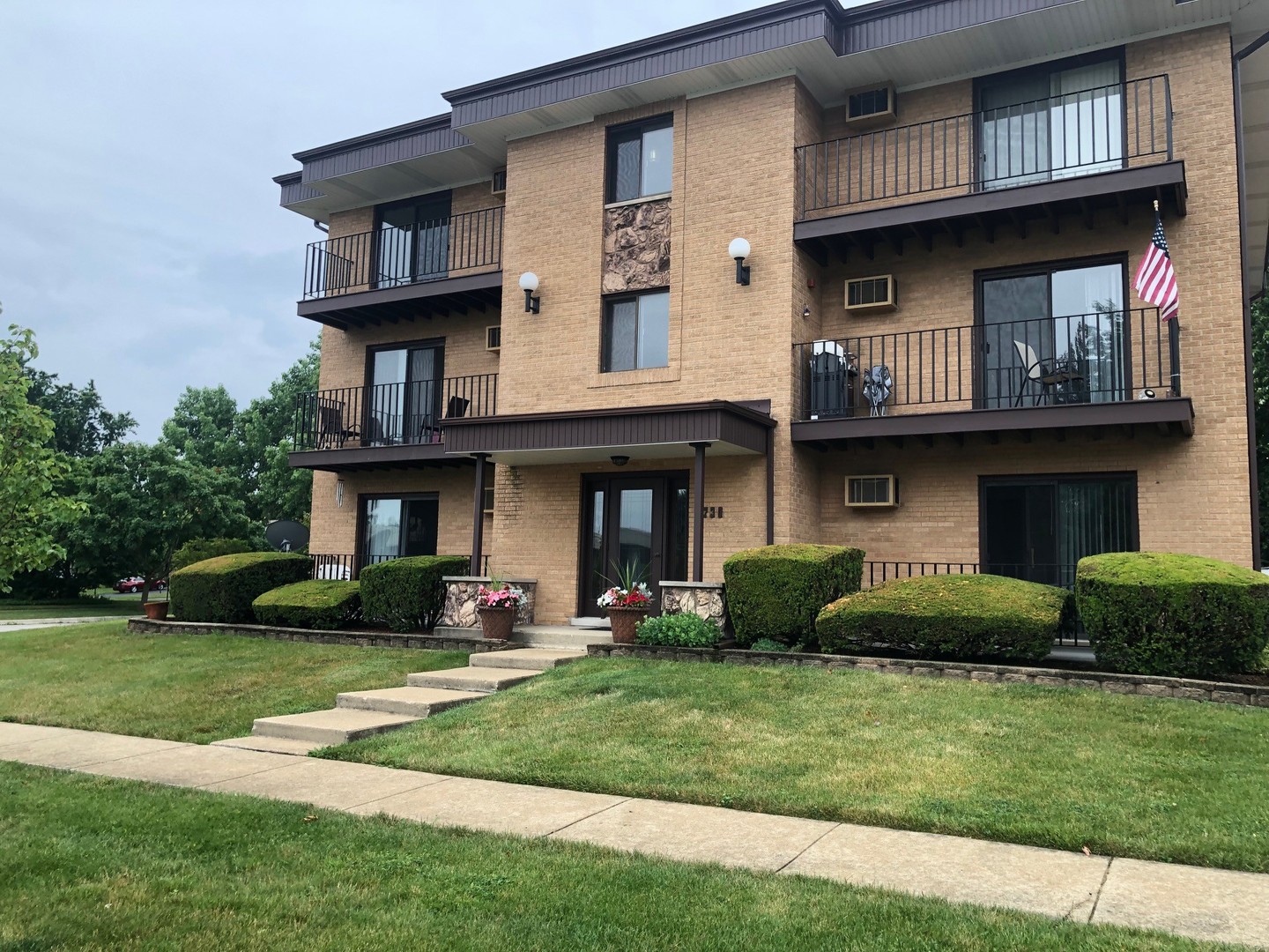 7730 Wildwood Court #2N, Darien, IL 60561