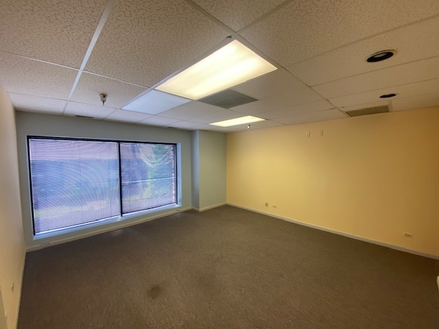 9944 S ROBERTS Road #205, Palos Hills, IL 60465