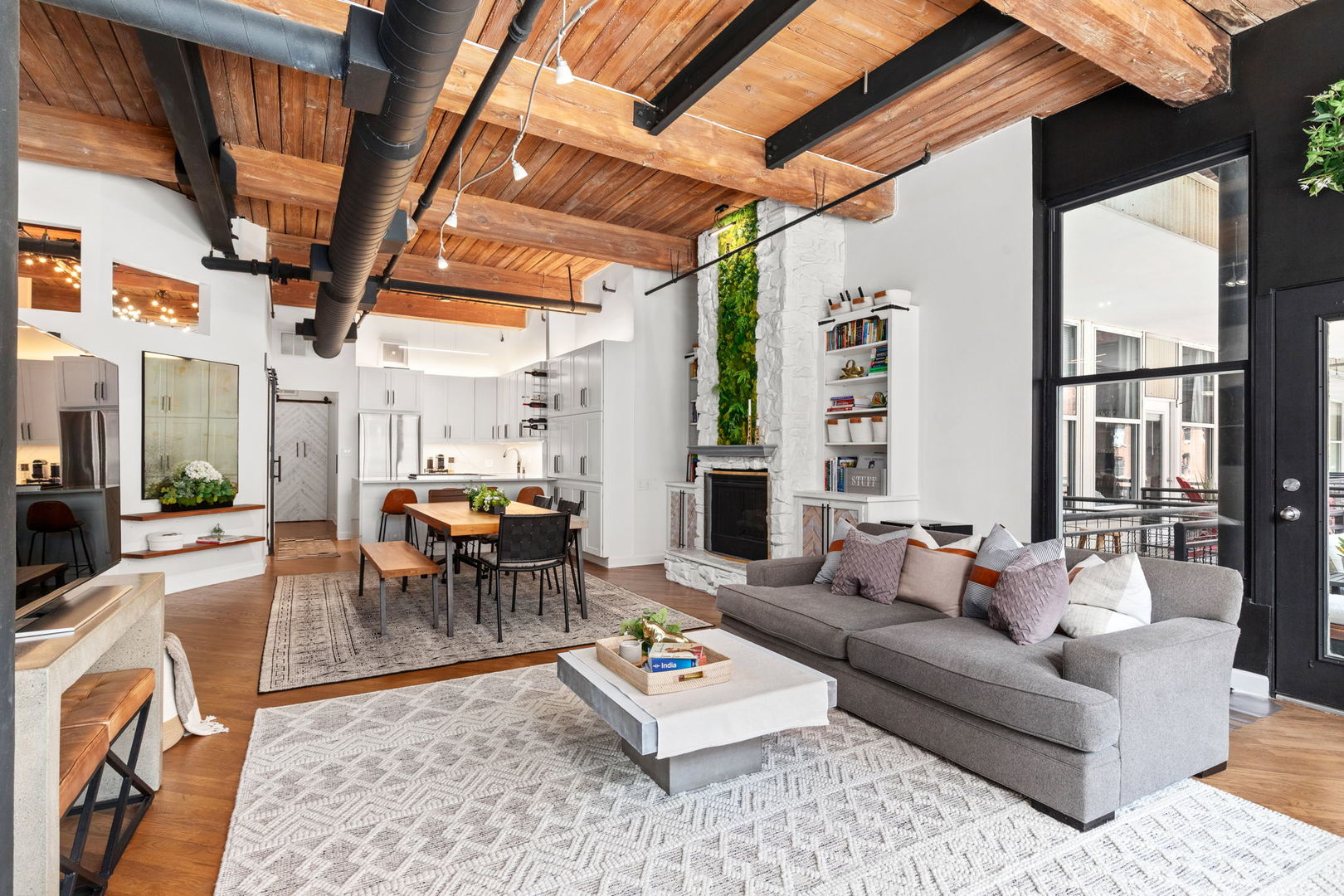 1000 W Washington Boulevard #226, Chicago, IL 60607