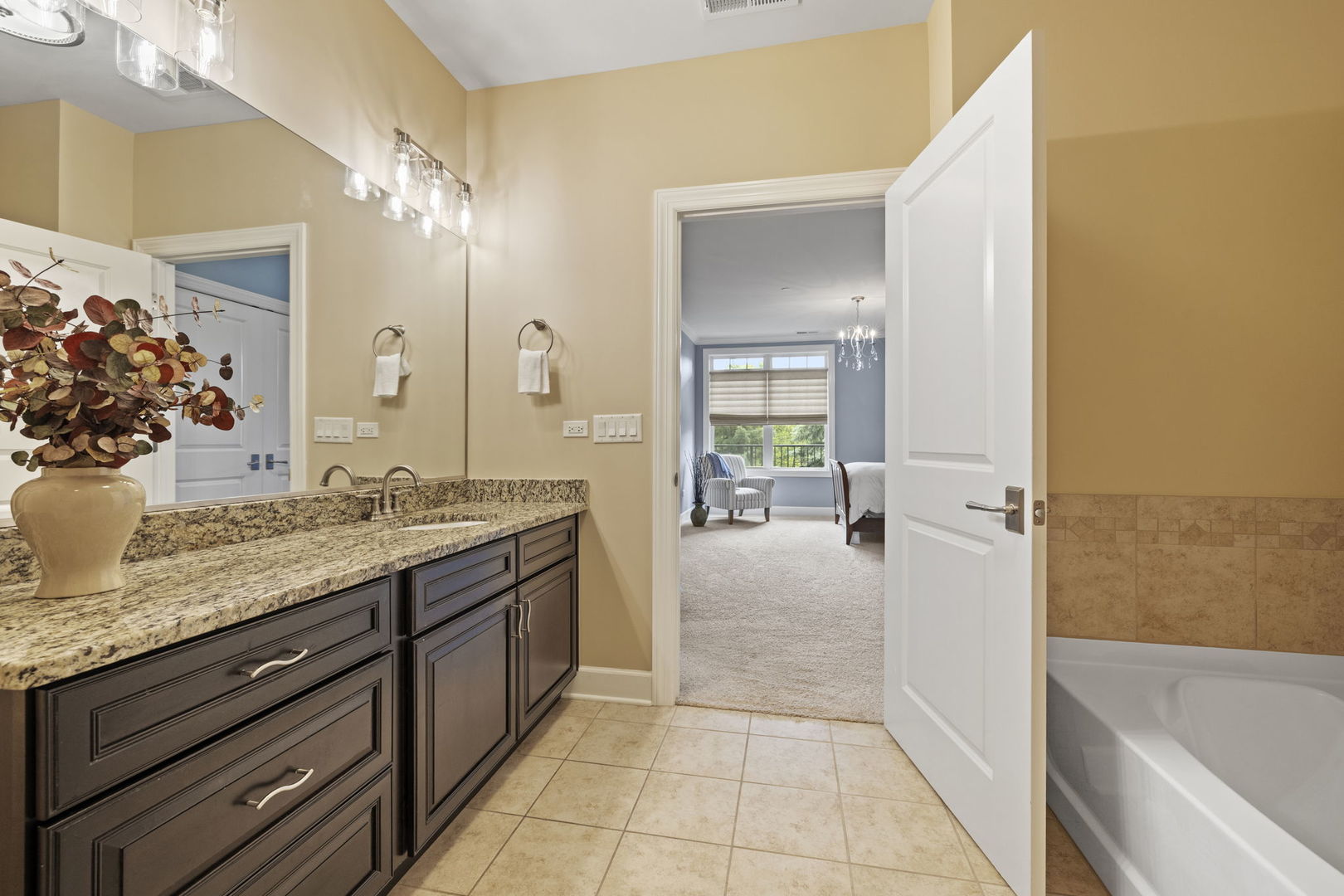 8 E Kennedy Avenue #206, Hinsdale, IL 60521