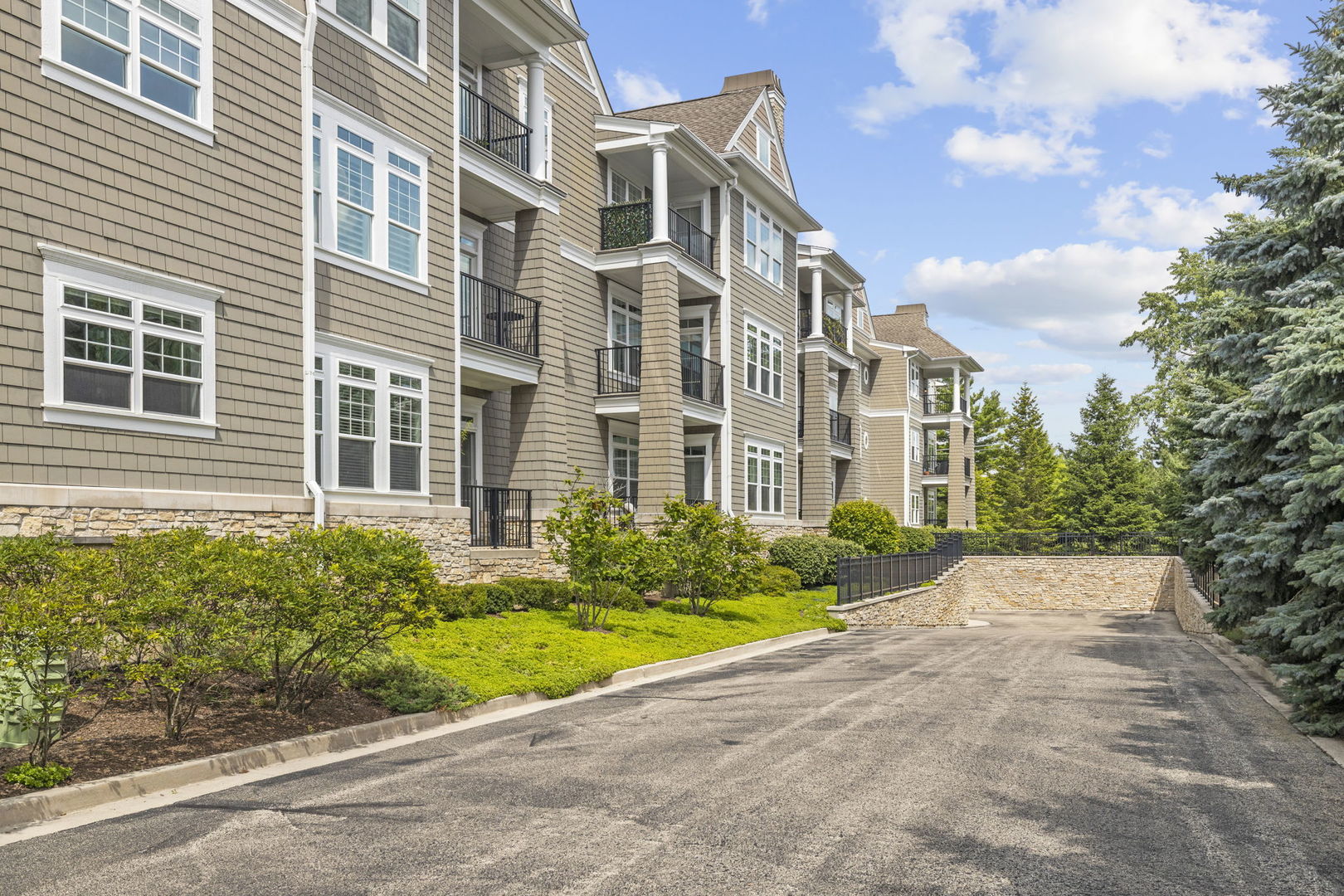 8 E Kennedy Avenue #206, Hinsdale, IL 60521