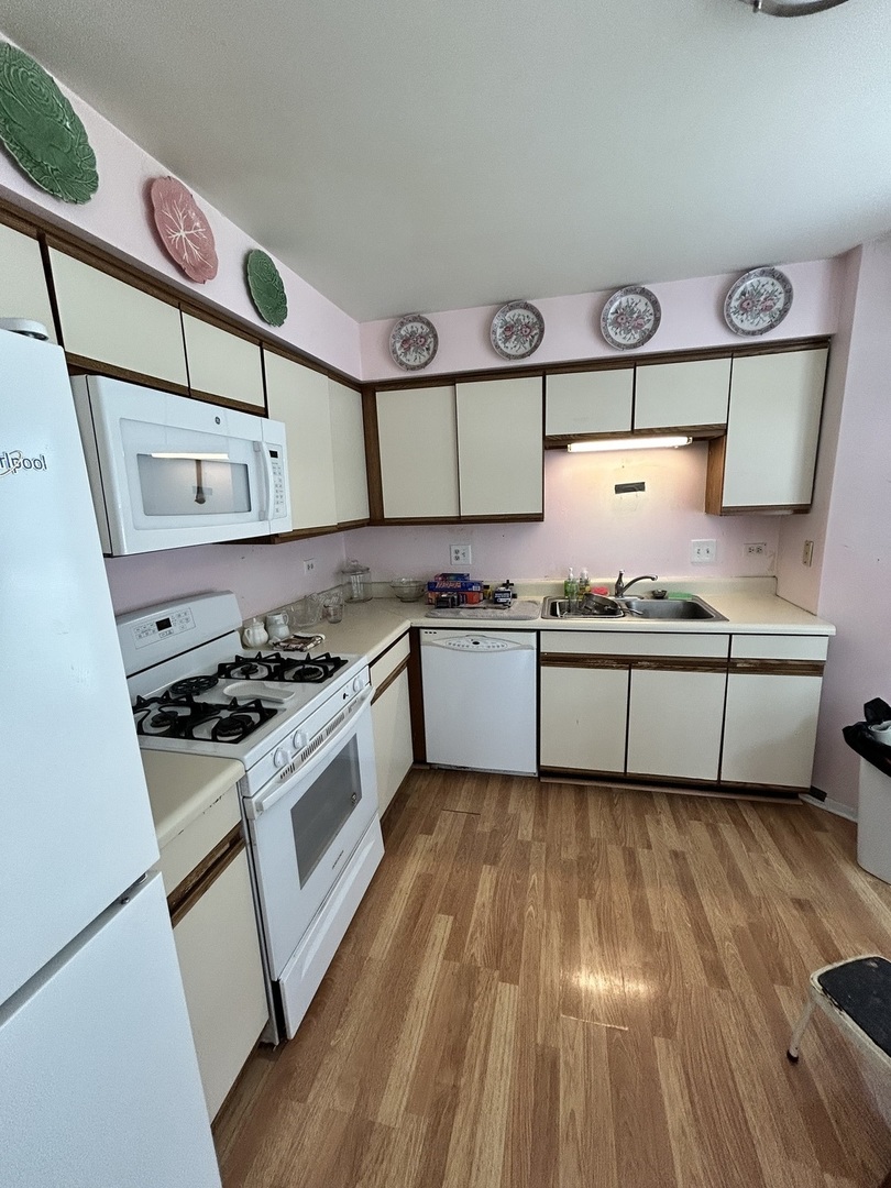 952 W Happfield Drive #2828, Arlington Heights, IL 60004