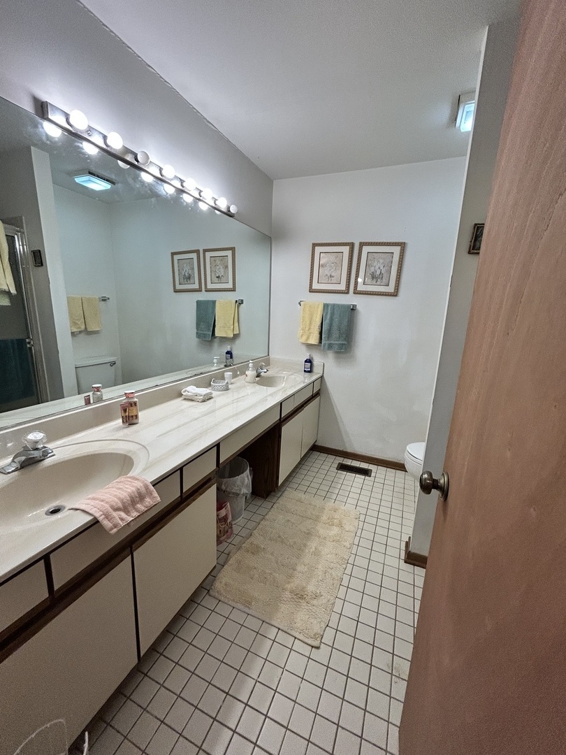952 W Happfield Drive #2828, Arlington Heights, IL 60004