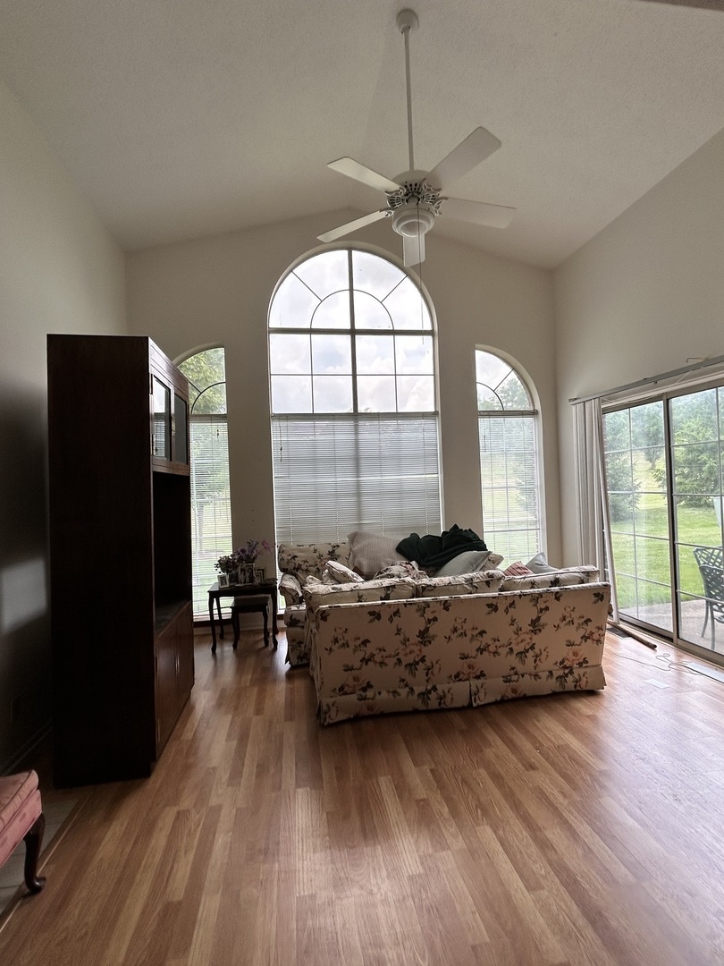 952 W Happfield Drive #2828, Arlington Heights, IL 60004