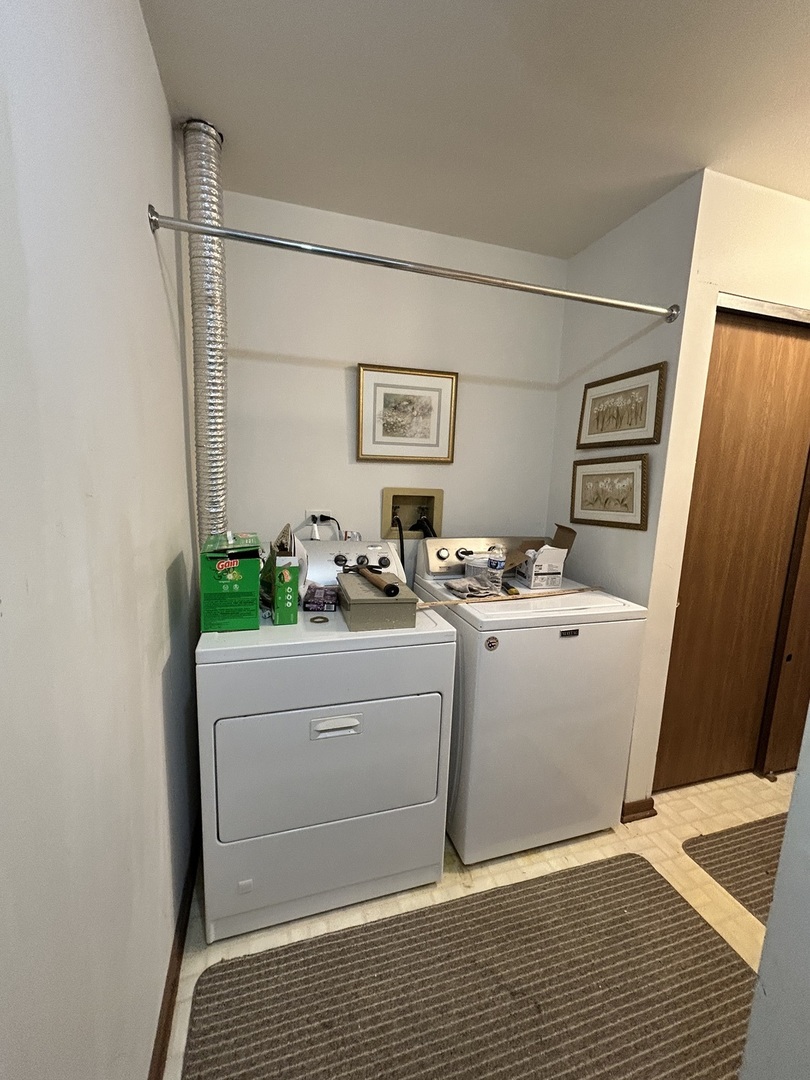 952 W Happfield Drive #2828, Arlington Heights, IL 60004