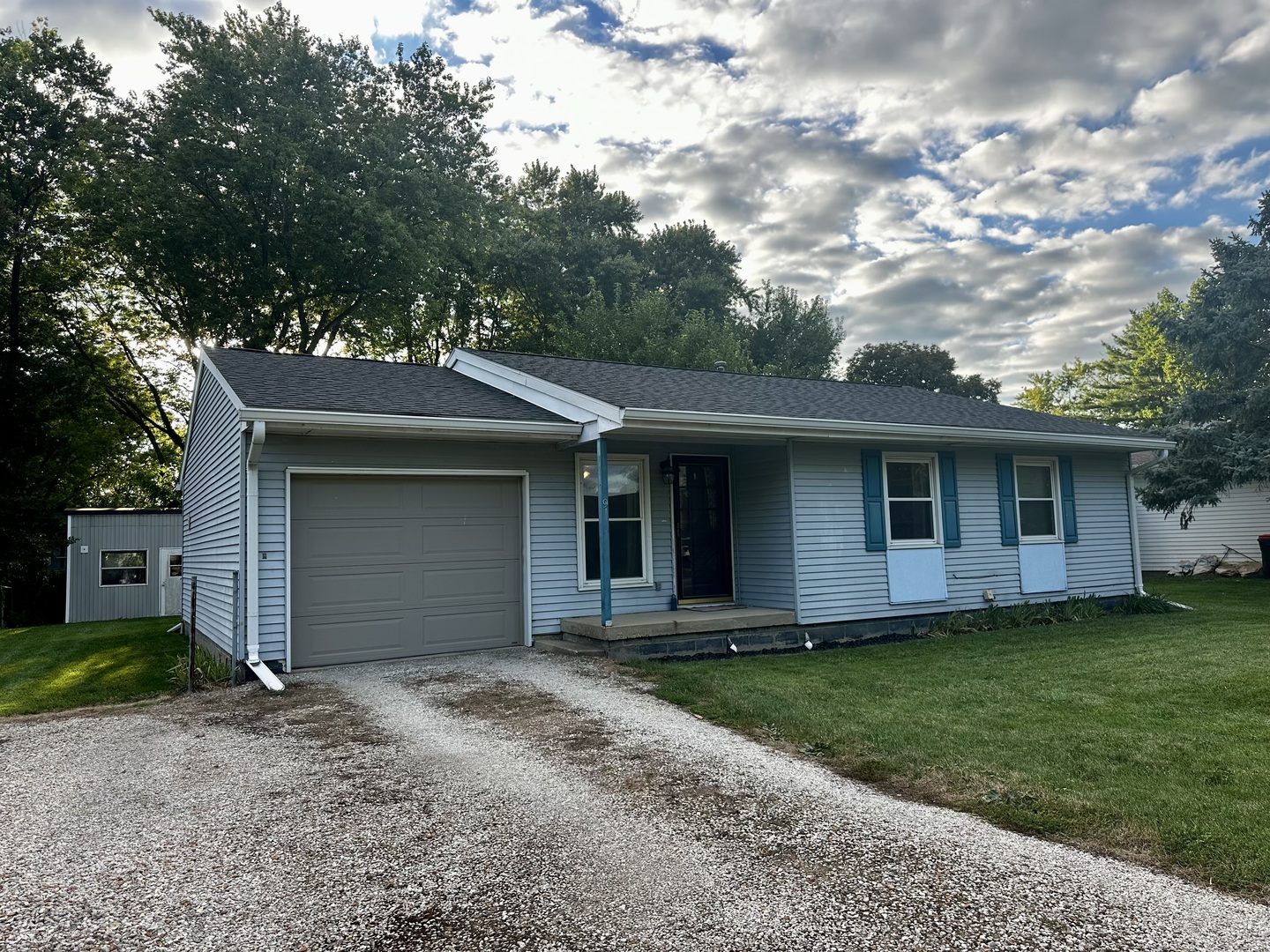 9 Kirkwood Drive, Clinton, IL 61727