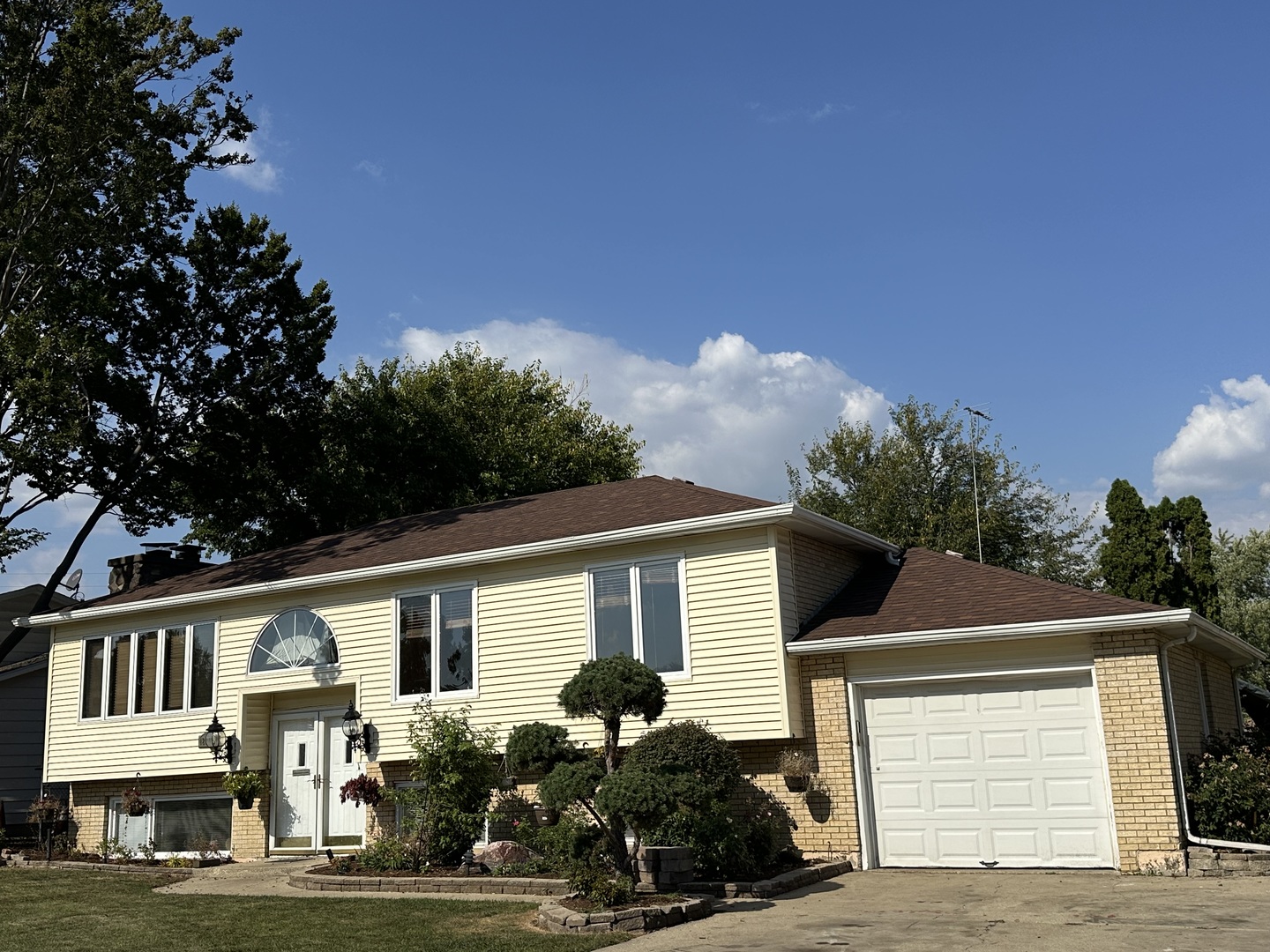 1220 Comet Drive, Aurora, IL 60505