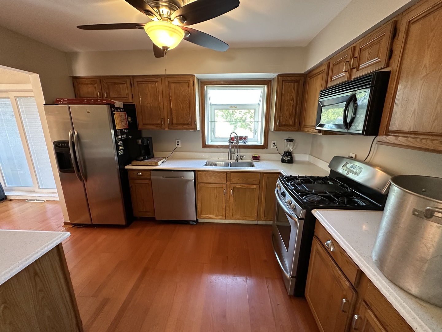 1220 Comet Drive, Aurora, IL 60505