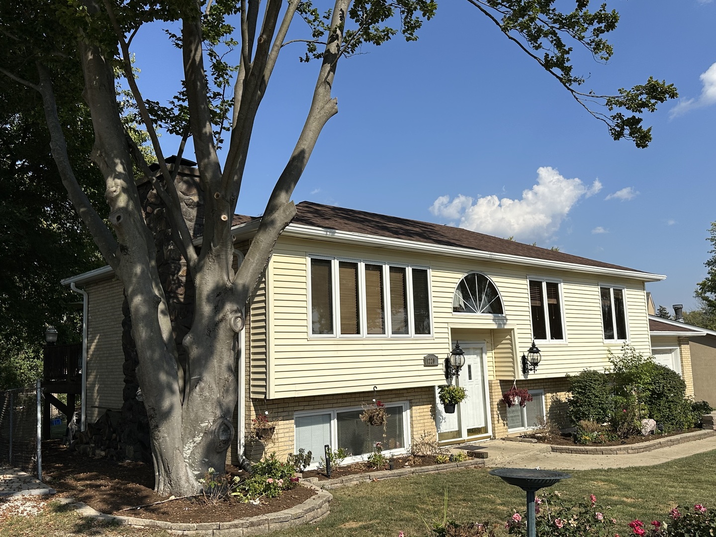 1220 Comet Drive, Aurora, IL 60505