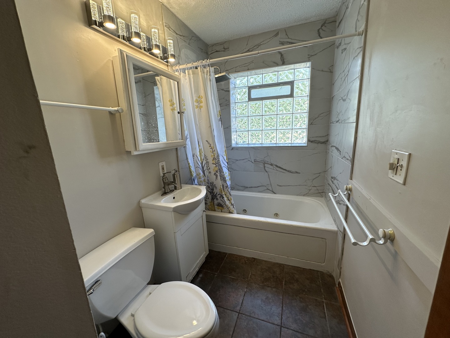 1220 Comet Drive, Aurora, IL 60505