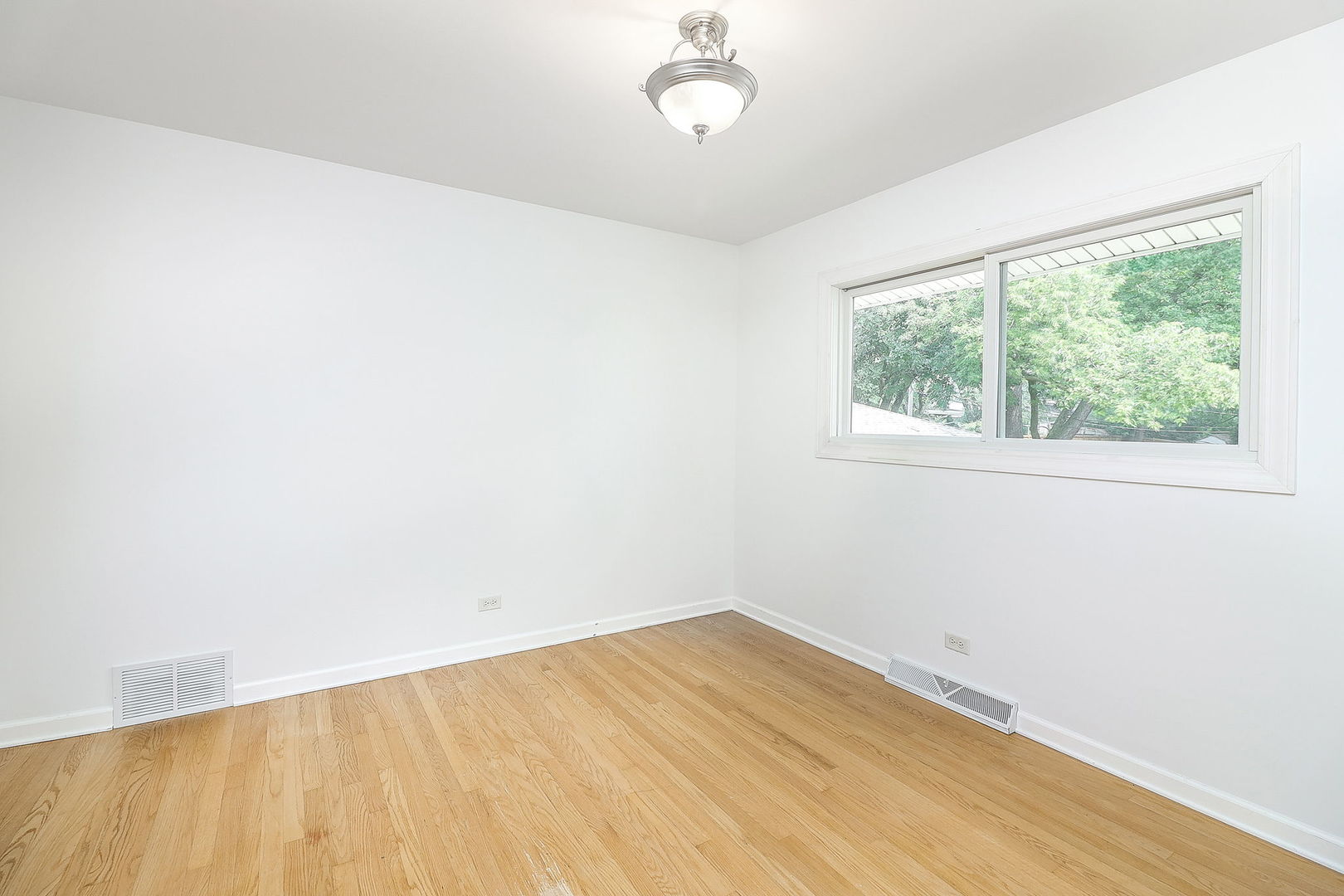 26W554 Jewell Road, Winfield, IL 60190