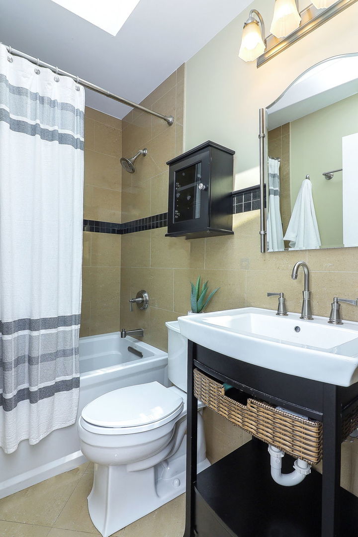 26W554 Jewell Road, Winfield, IL 60190