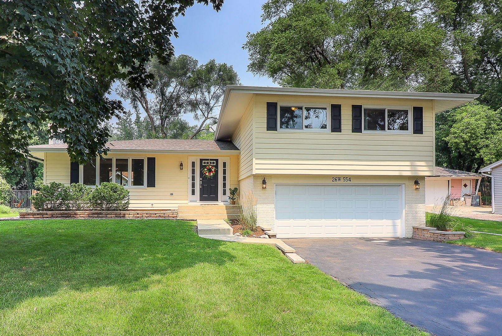 26W554 Jewell Road, Winfield, IL 60190