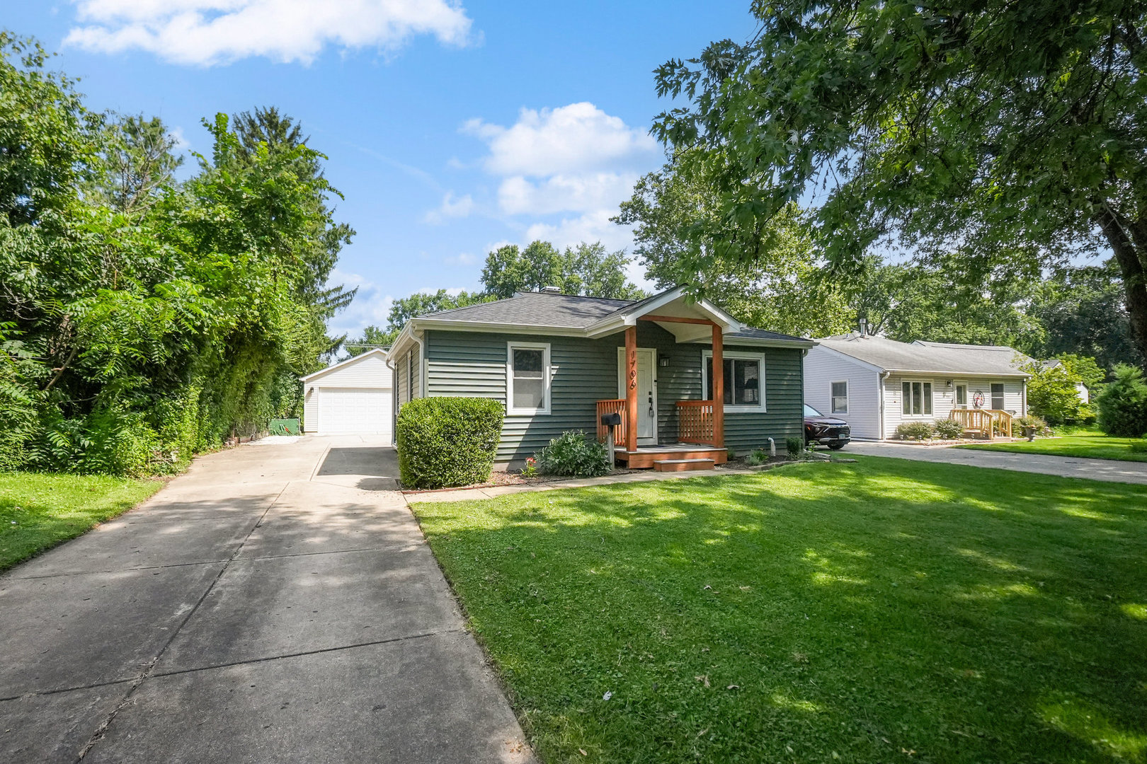 1706 Burlington Avenue, Lisle, IL 60532
