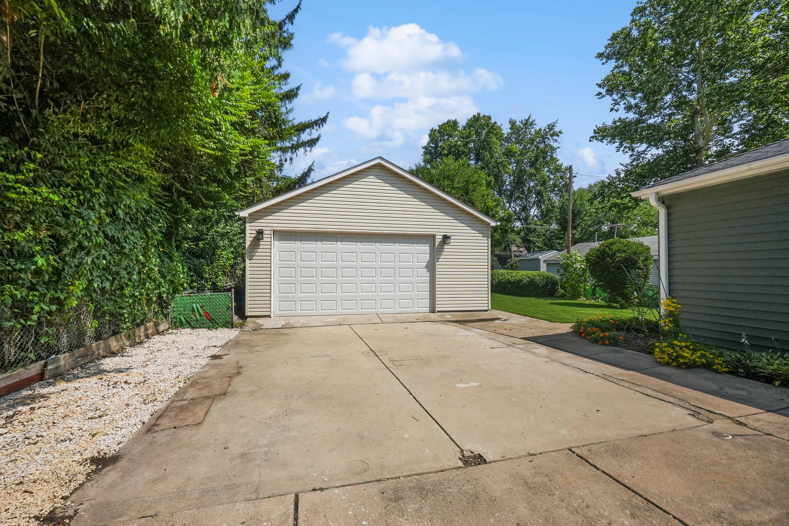 1706 Burlington Avenue, Lisle, IL 60532
