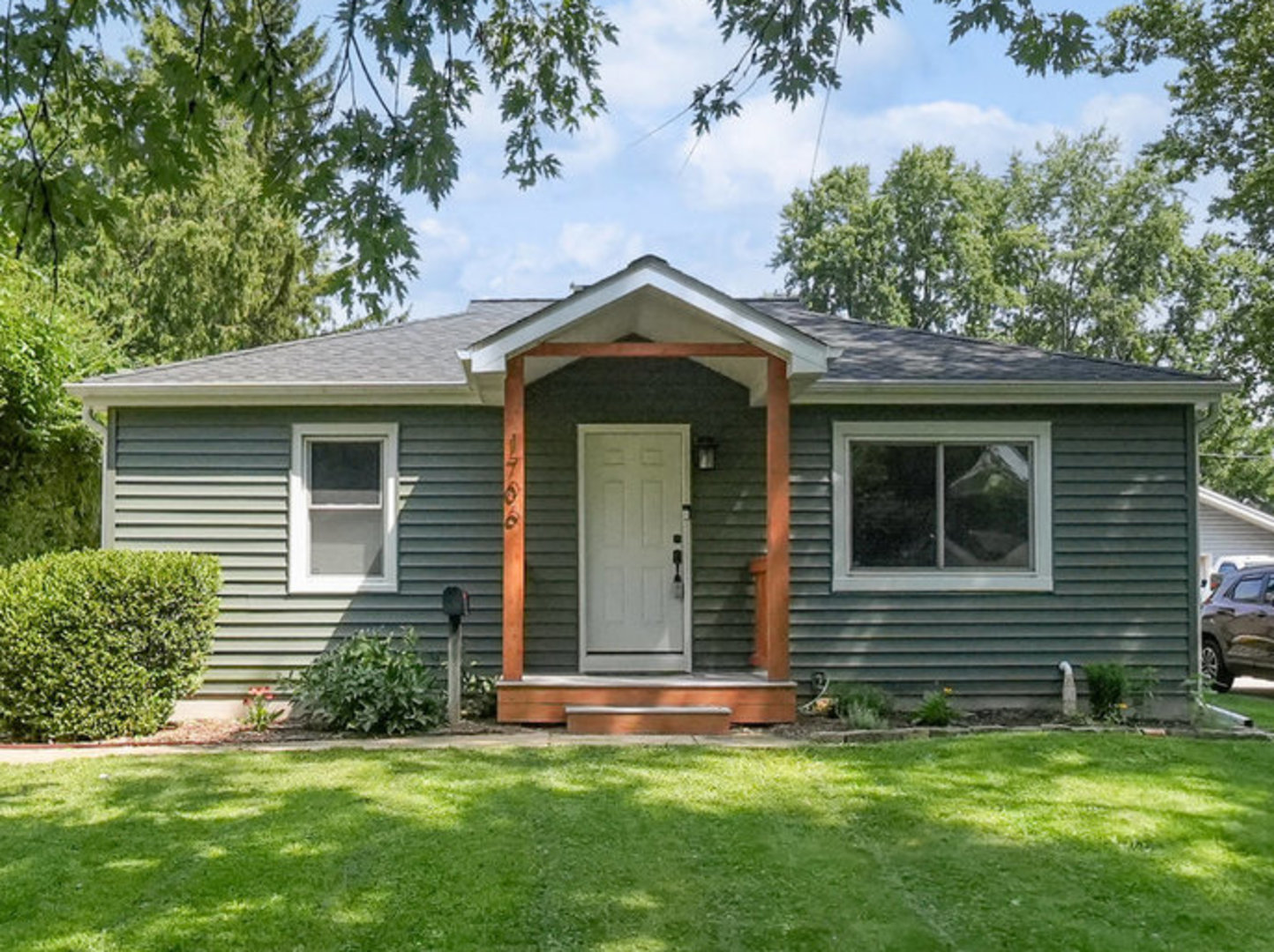 1706 Burlington Avenue, Lisle, IL 60532