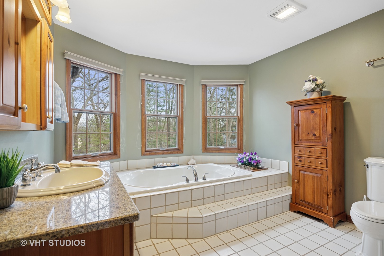 2418 Bennington Lane, McHenry, IL 60050