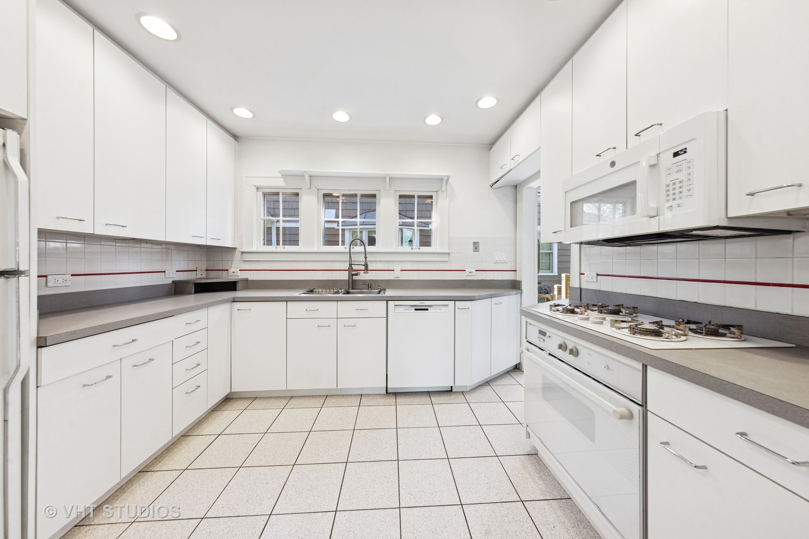 4941 Montgomery Avenue, Downers Grove, IL 60515